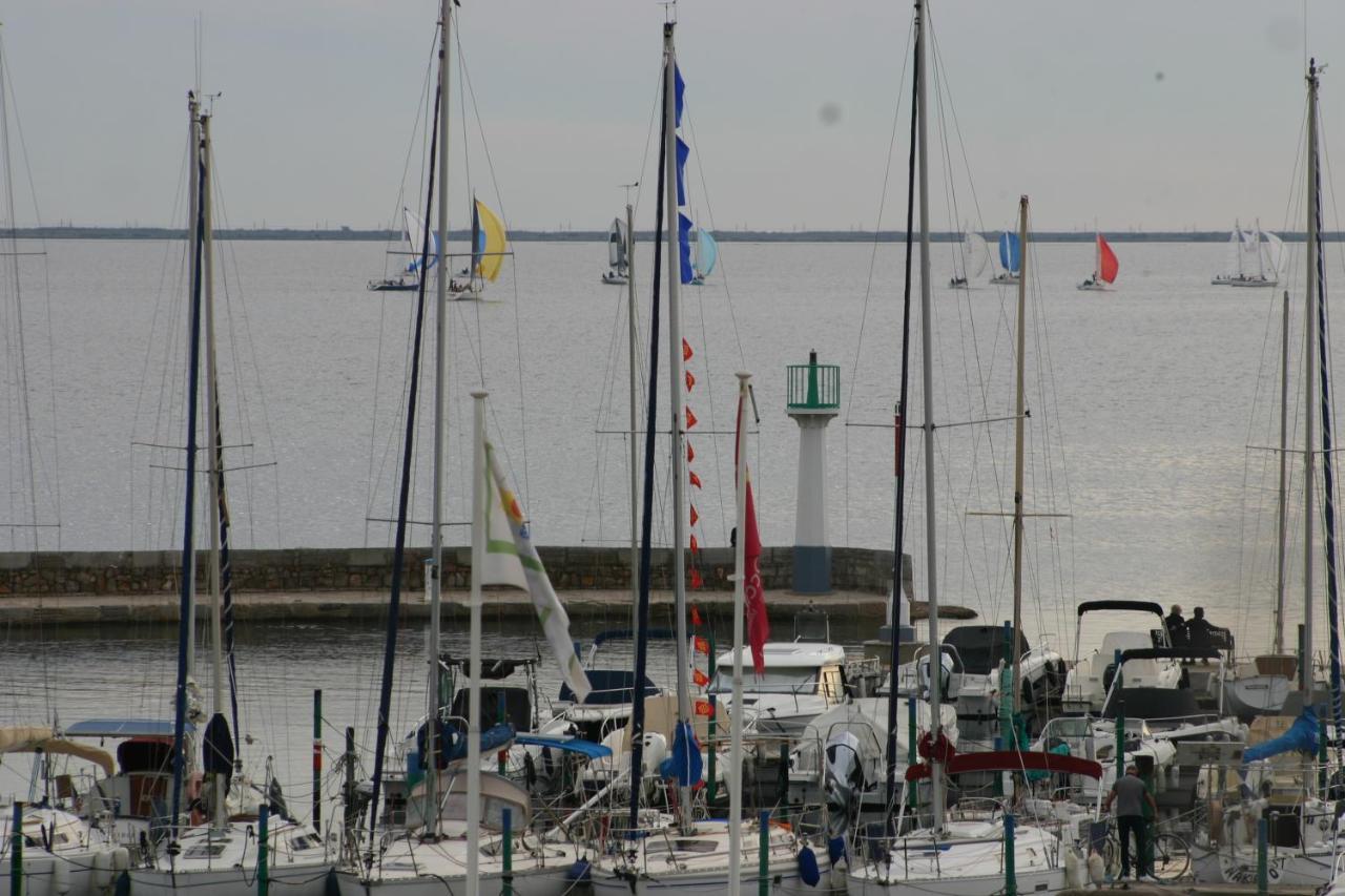 Le Vent Dans Les Voiles - Appartement Classe 4 Etoiles Mèze المظهر الخارجي الصورة
